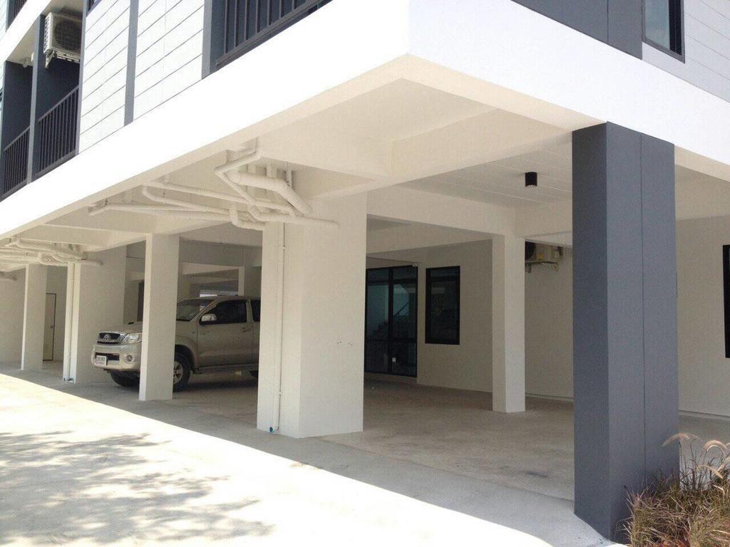 Promsook Apartment Chonburi Bagian luar foto
