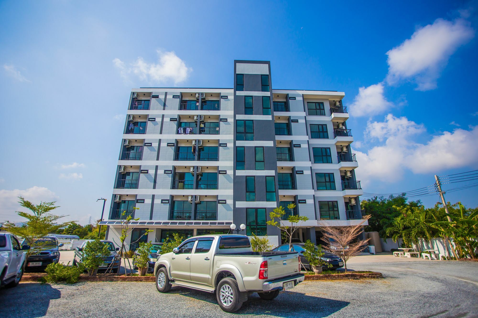 Promsook Apartment Chonburi Bagian luar foto
